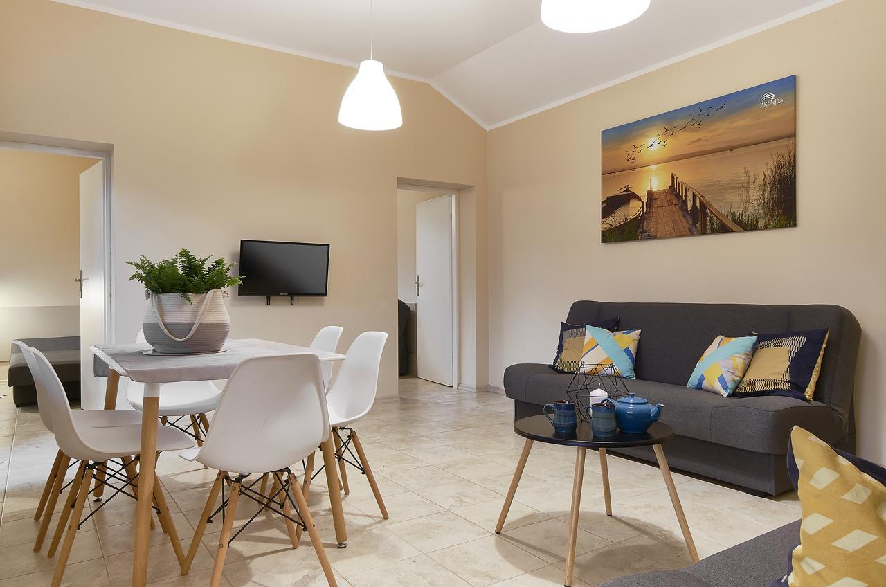 Arenda Apartamenty&Domki Caloroczne シェラクフ エクステリア 写真